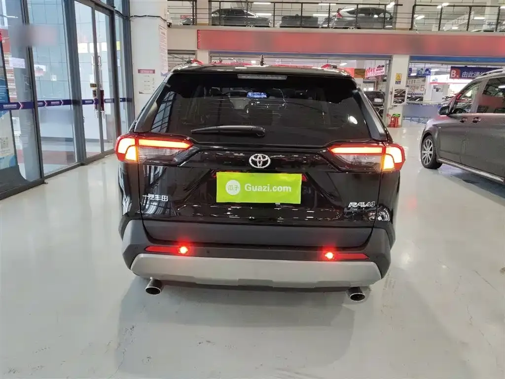Toyota RAV4 2025 из CN, фото 3