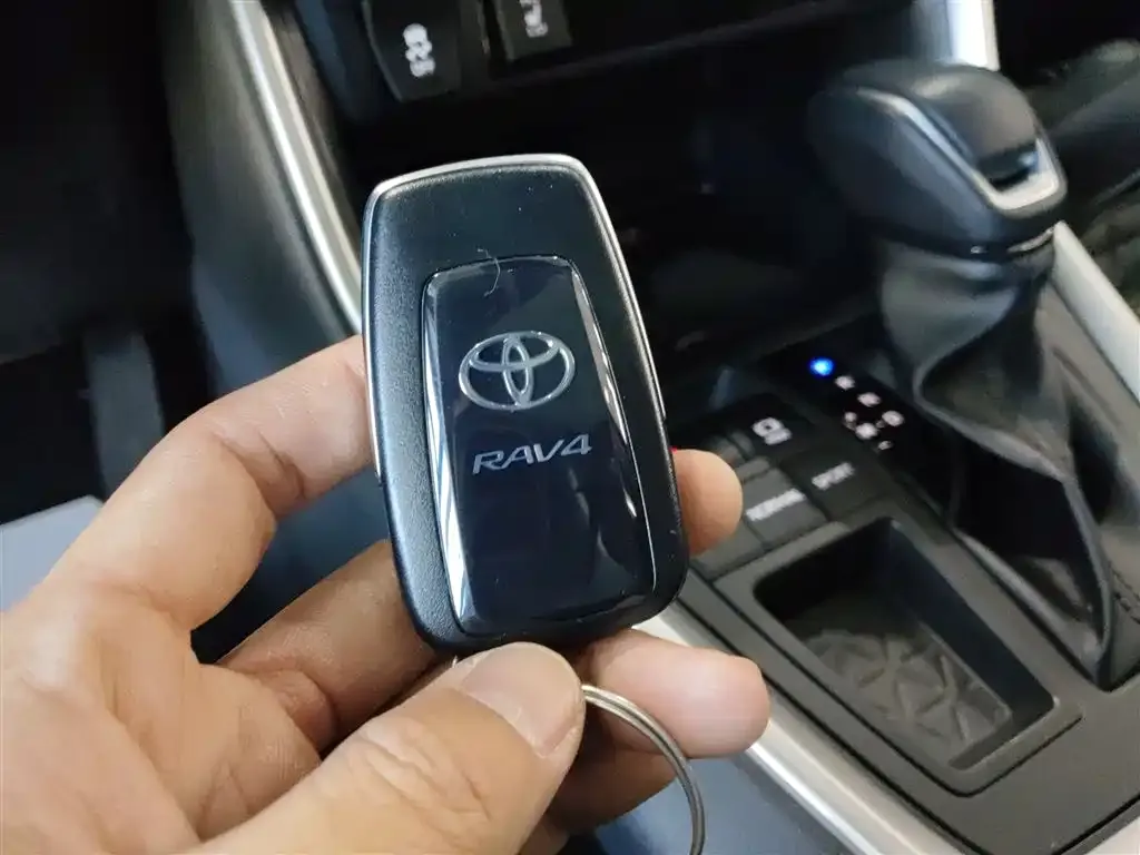 Toyota RAV4 2025 из CN, фото 8