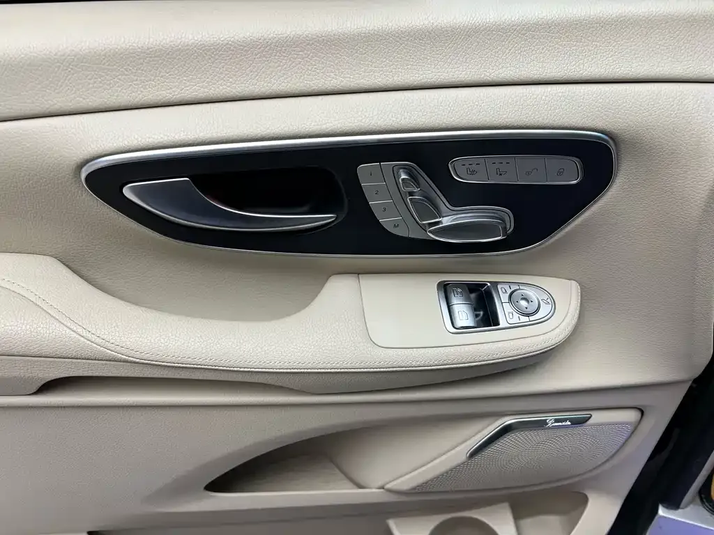 Mercedes-Benz V-Class 2023 из CN, фото 6