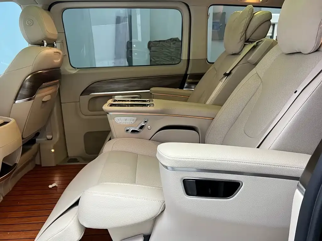 Mercedes-Benz V-Class 2023 из CN, фото 5