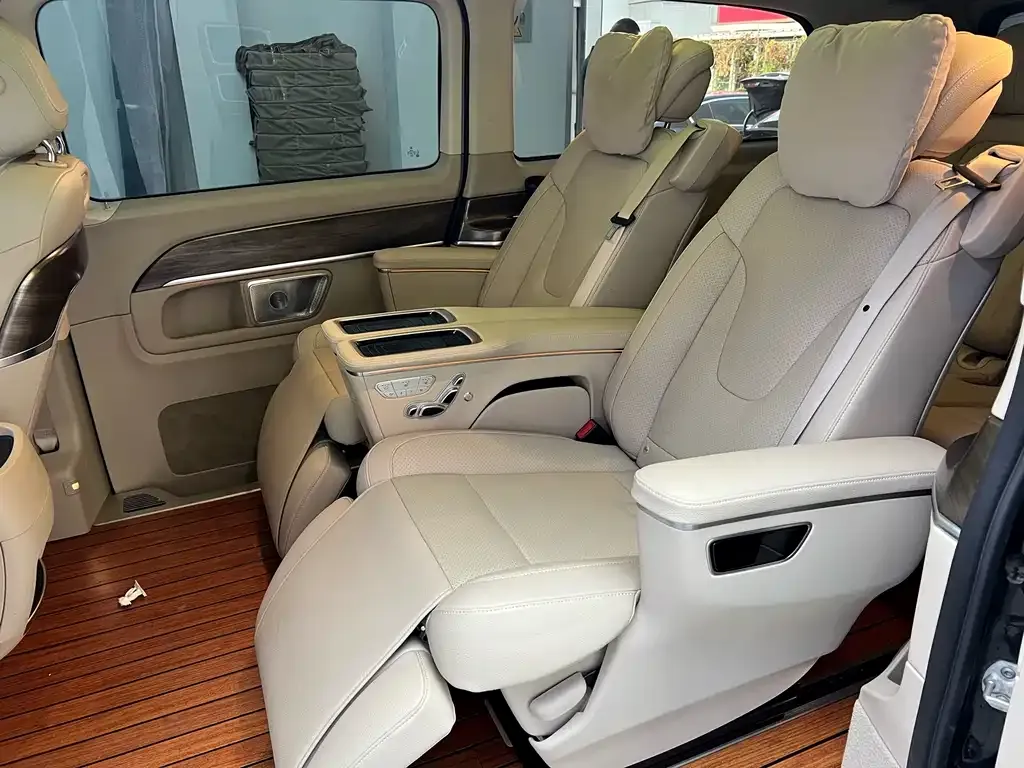Mercedes-Benz V-Class 2023 из CN, фото 4