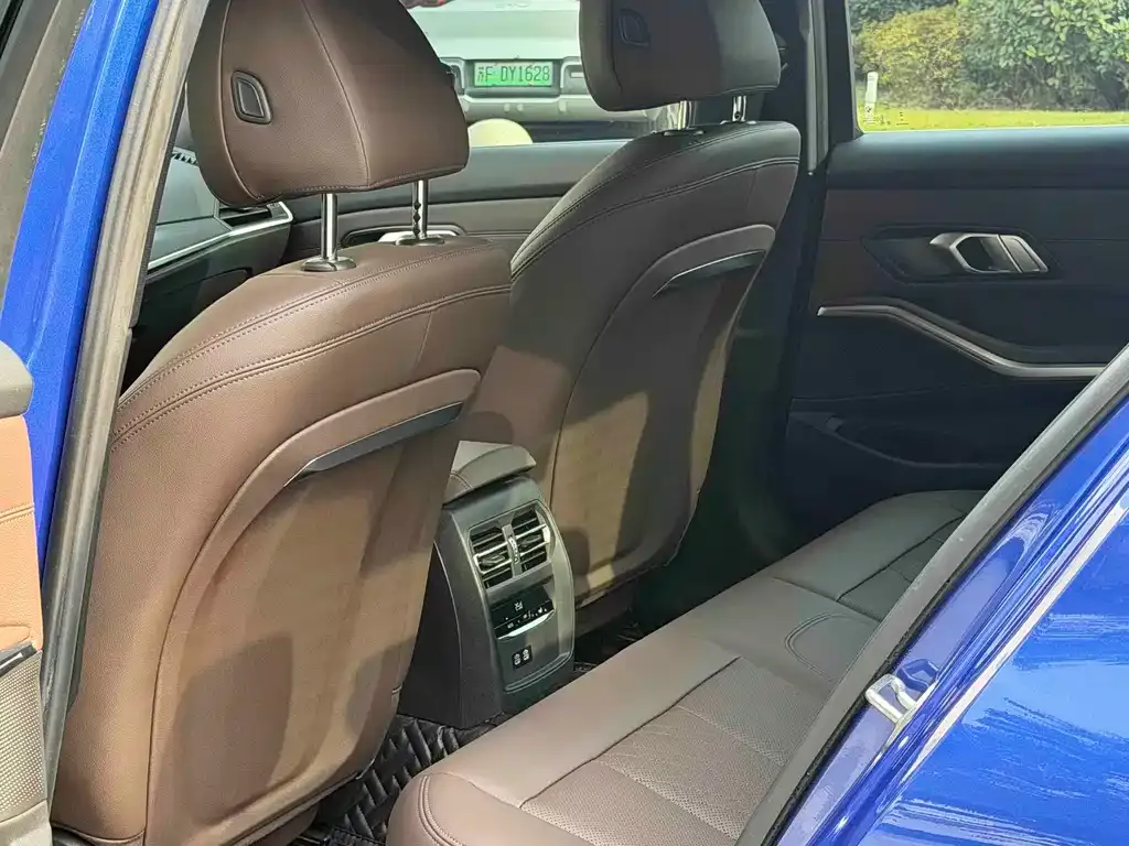 BMW 3 Series 2023 из CN, фото 6