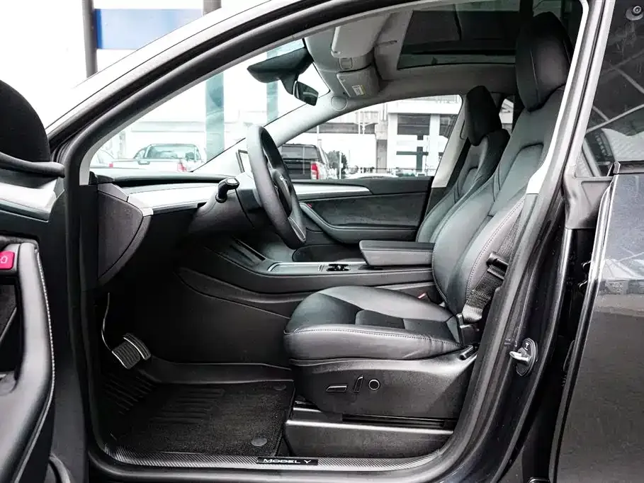Tesla Model Y 2024 из CN, фото 2