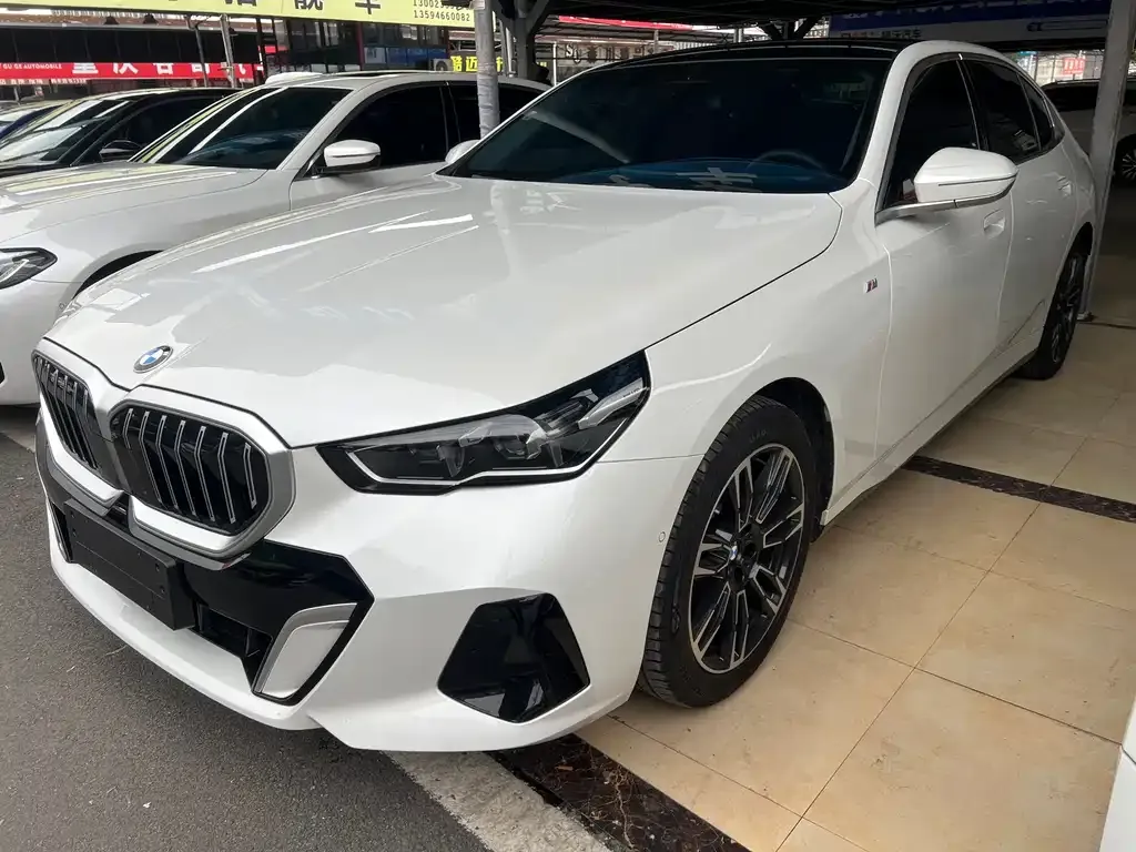 BMW 5 Series 2025 из CN, фото 1