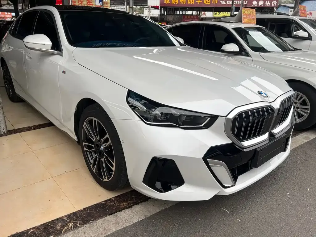 BMW 5 Series 2025 из CN, фото 4