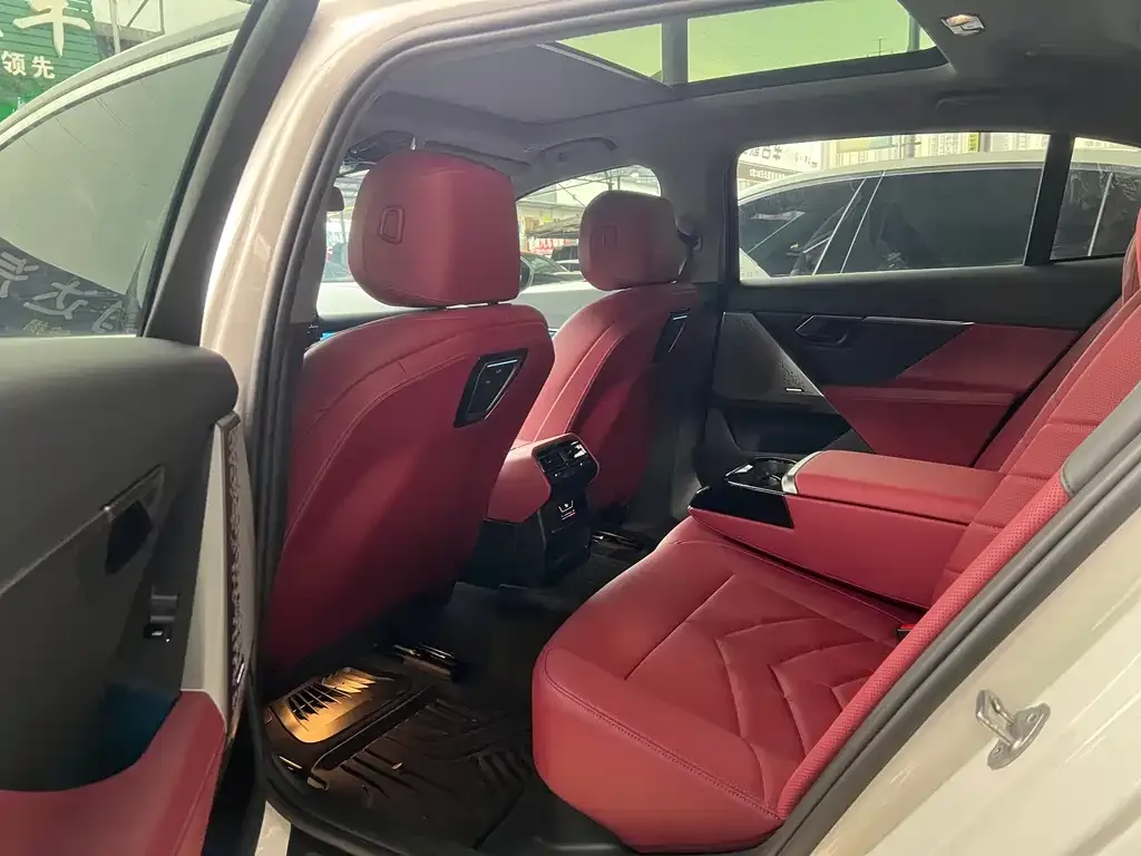 BMW 5 Series 2025 из CN, фото 6