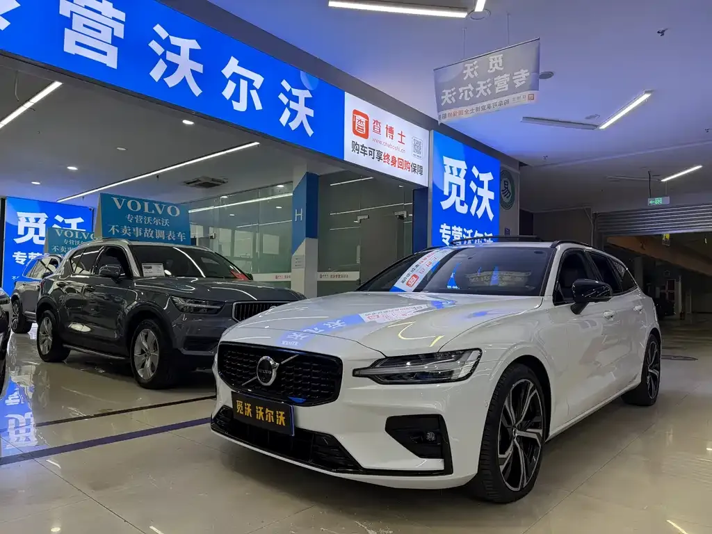 Volvo V60 2024 из CN, фото 1