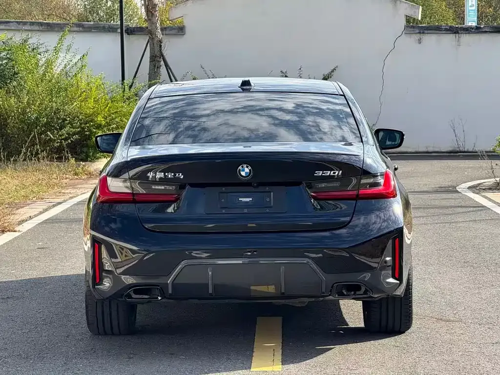 BMW 3 Series 2023 из CN, фото 2