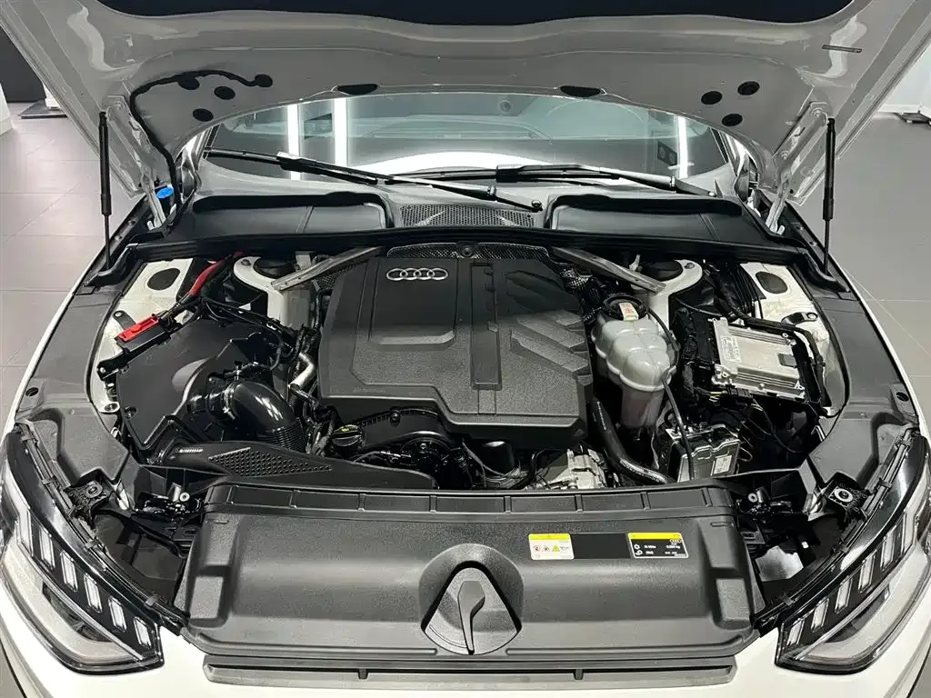 Audi A4L 2023 из CN, фото 10