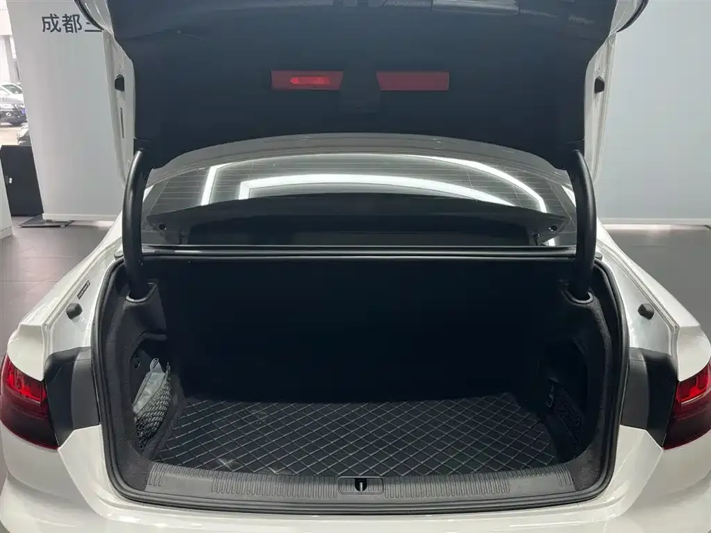Audi A4L 2023 из CN, фото 6
