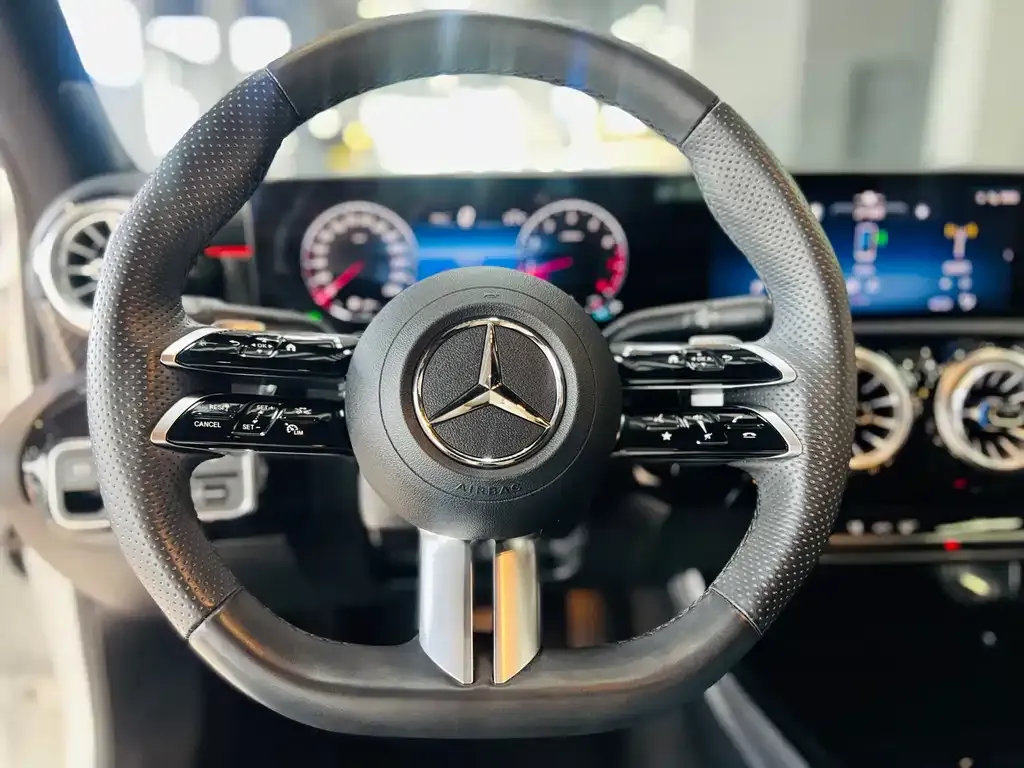 Mercedes-Benz A-Class 2024 из CN, фото 8