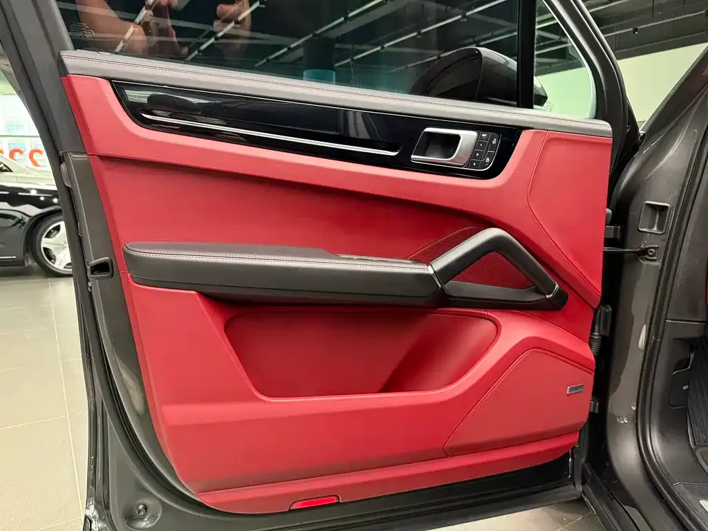 Porsche Cayenne Hybrid 2022 из CN, фото 2
