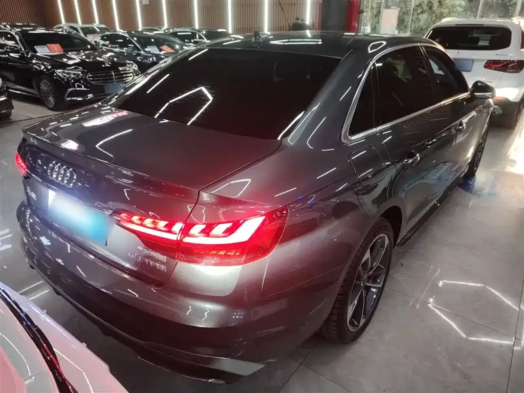 Audi A4L 2023 из CN, фото 8
