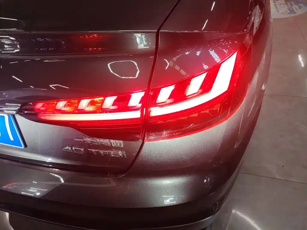 Audi A4L 2023 из CN, фото 4