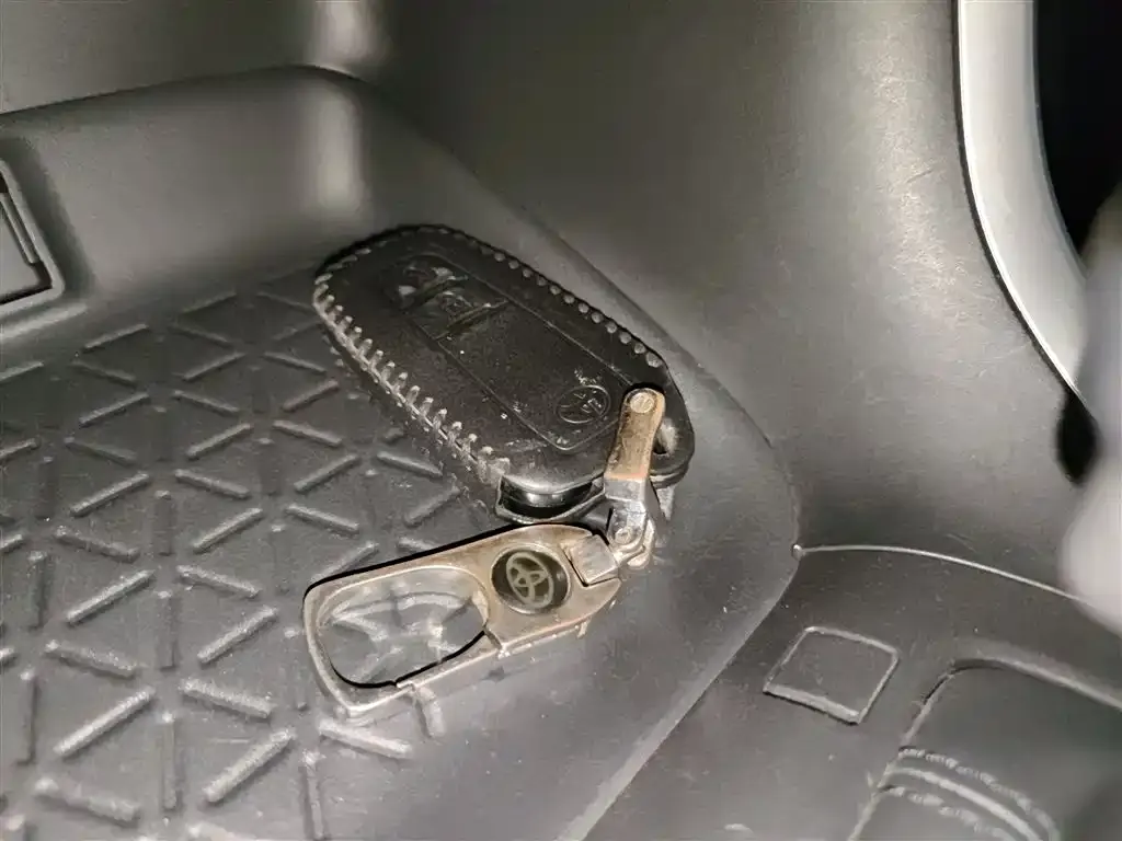 Toyota RAV4 2021 из CN, фото 9