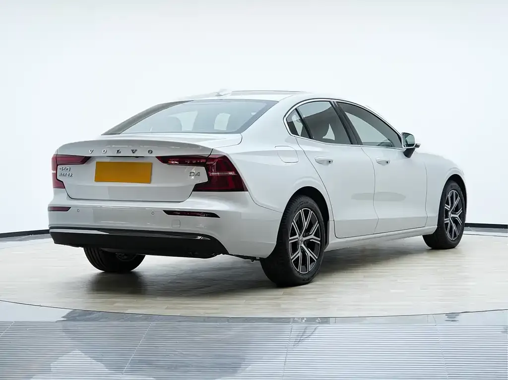 Volvo S60 2026 из CN, фото 5