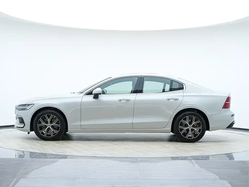 Volvo S60 2026 из CN, фото 4