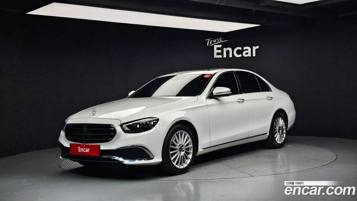 Mercedes-Benz E-Class — фото 1