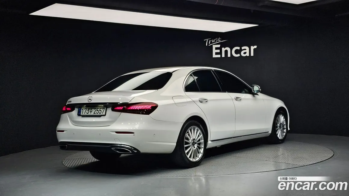 Mercedes-Benz E-Class — фото 2