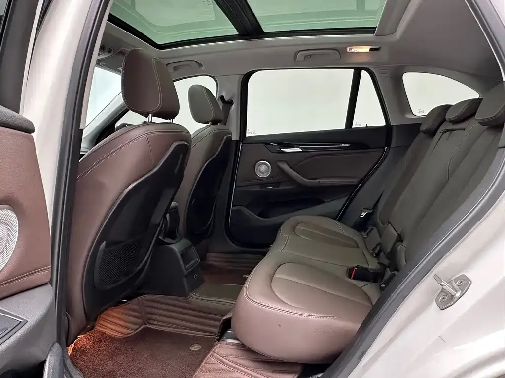 BMW X1 2021 из CN, фото 8