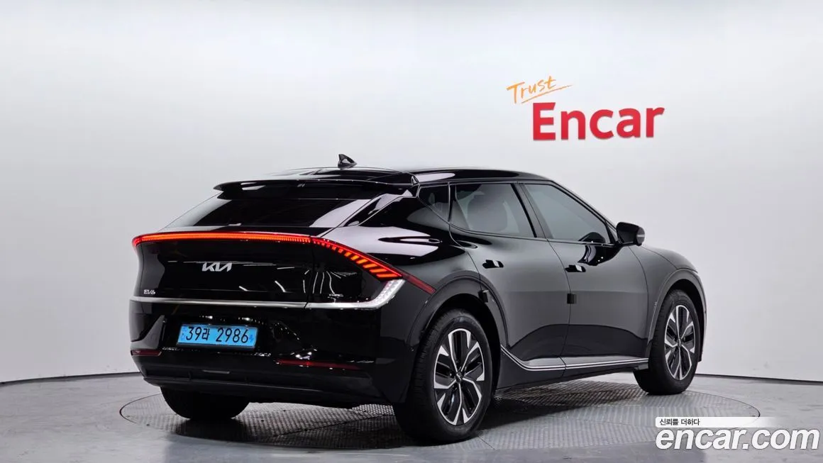 Kia EV6 2023 из KR, фото 2