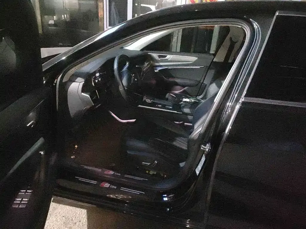 Audi A6L 2024 из CN, фото 2