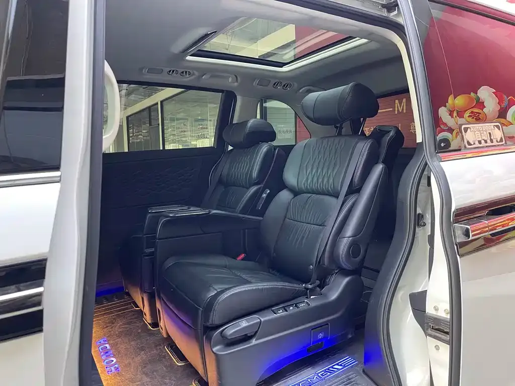 Honda Elysion 2023 из CN, фото 4