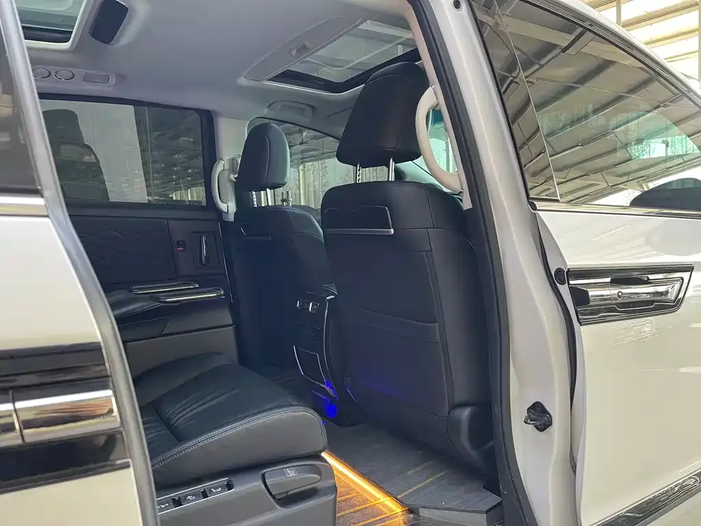 Honda Elysion 2023 из CN, фото 3