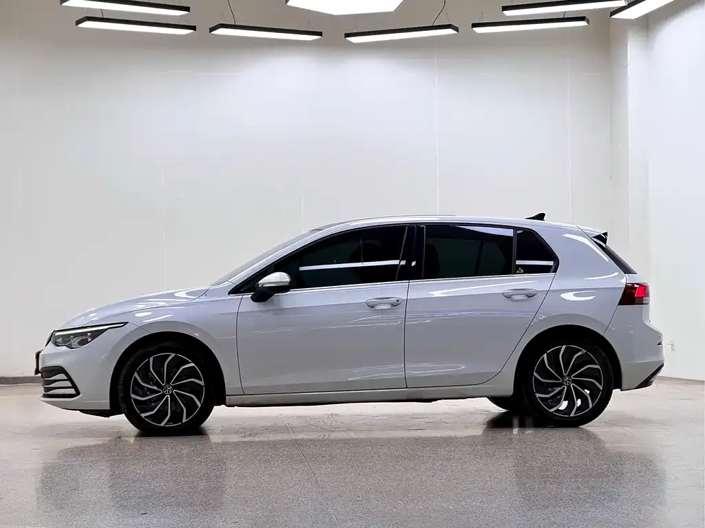 Volkswagen Golf 2023 из CN, фото 4