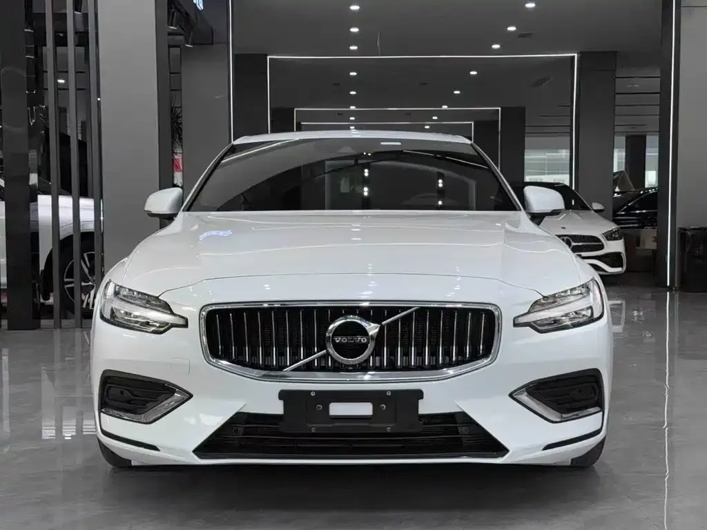 Volvo S60 2022 из CN, фото 2
