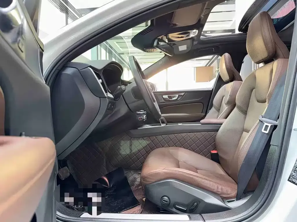 Volvo S60 2022 из CN, фото 4