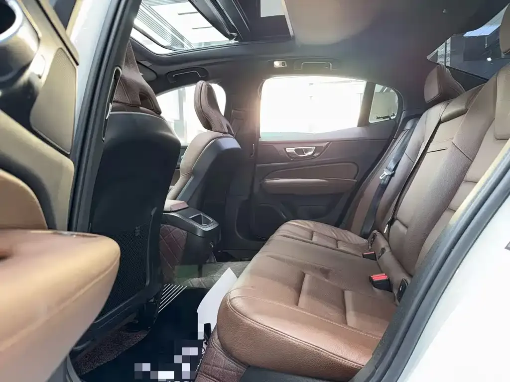 Volvo S60 2022 из CN, фото 8