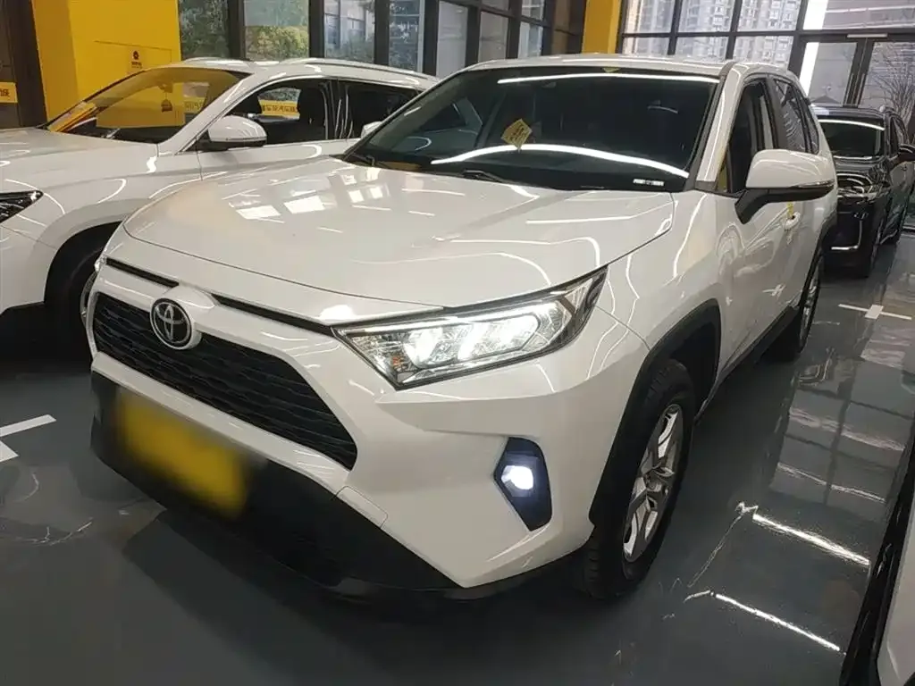 Toyota RAV4 2023 из CN, фото 1