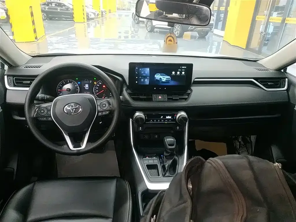 Toyota RAV4 2023 из CN, фото 4