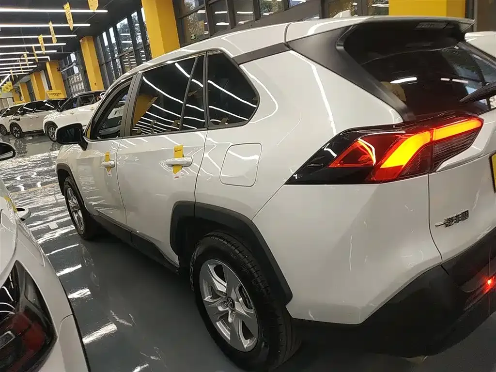 Toyota RAV4 2023 из CN, фото 6