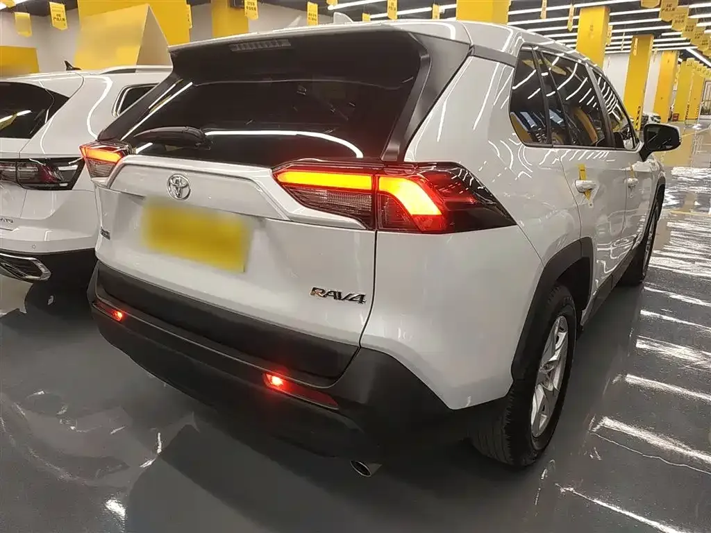 Toyota RAV4 2023 из CN, фото 10
