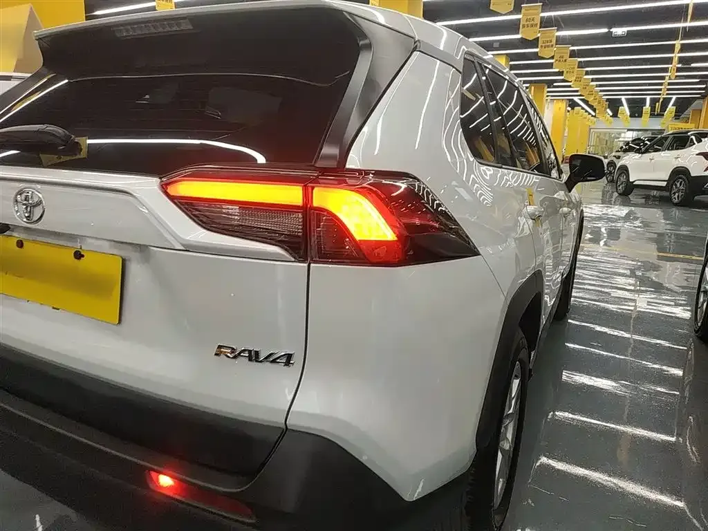 Toyota RAV4 2023 из CN, фото 8