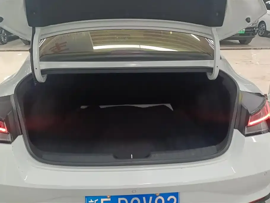 Hyundai Elantra 2023 из CN, фото 4