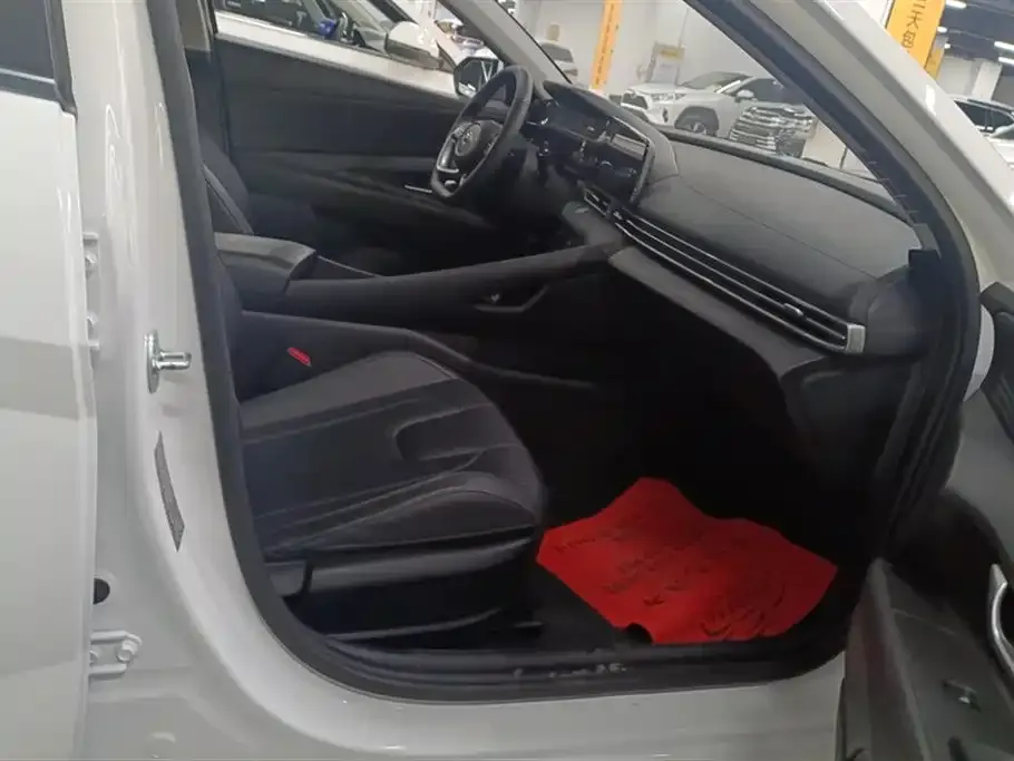 Hyundai Elantra 2023 из CN, фото 8