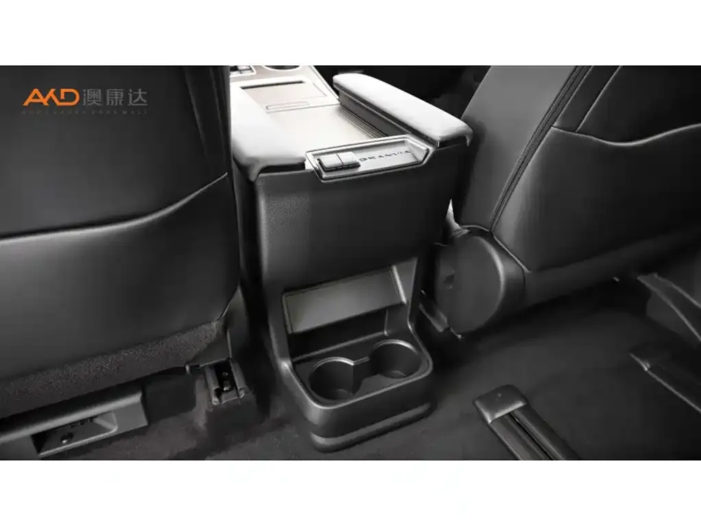 Toyota Granvia 2025 из CN, фото 5