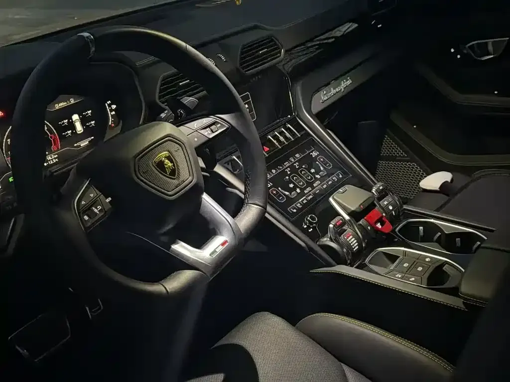 Lamborghini Urus 2024 из CN, фото 3