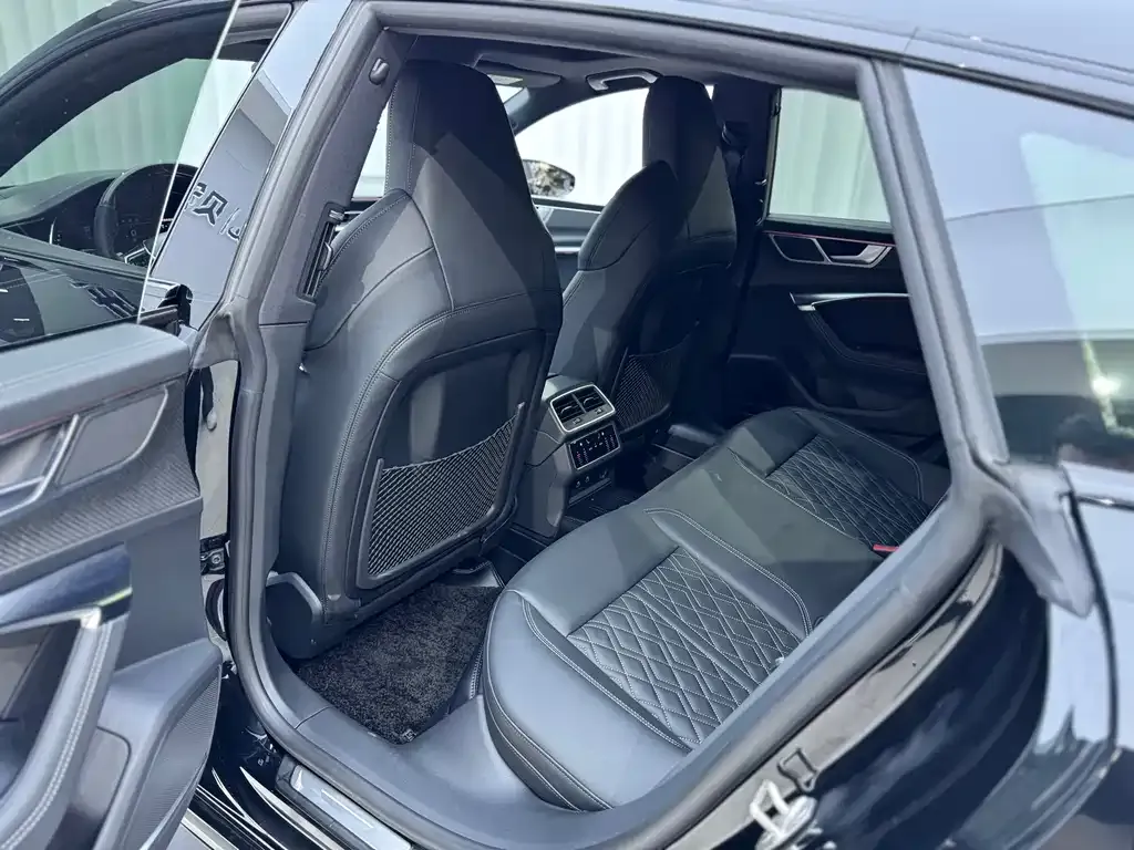 Audi A7 2023 из CN, фото 9