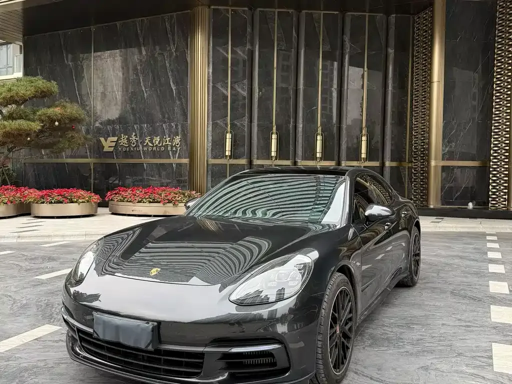 Porsche Panamera — фото 1