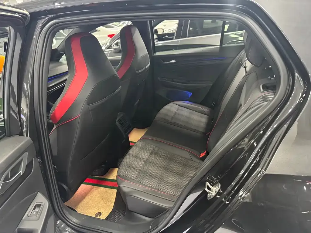 Volkswagen Golf GTI 2024 из CN, фото 5