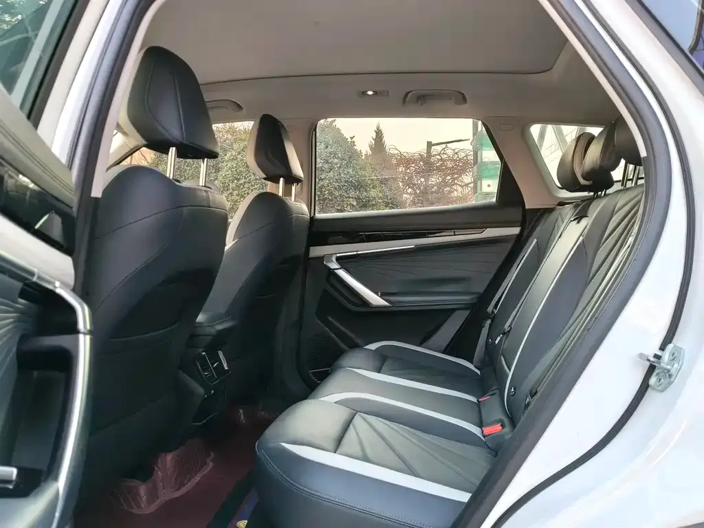 Geely Boyue L 2023 из CN, фото 3