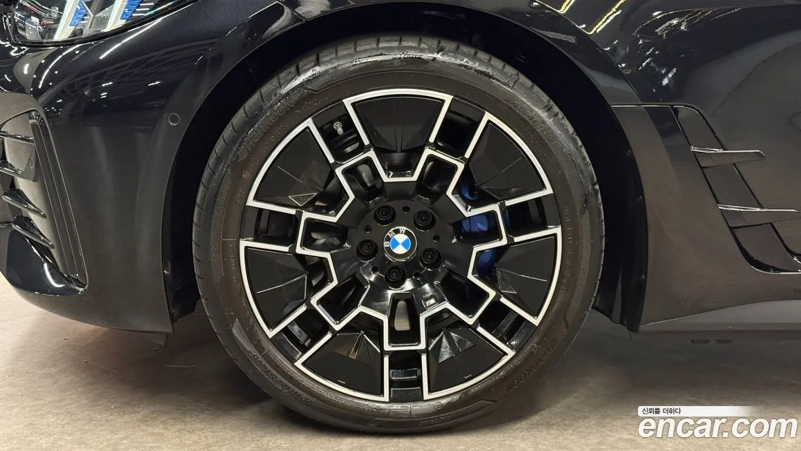 BMW i4 — фото 10