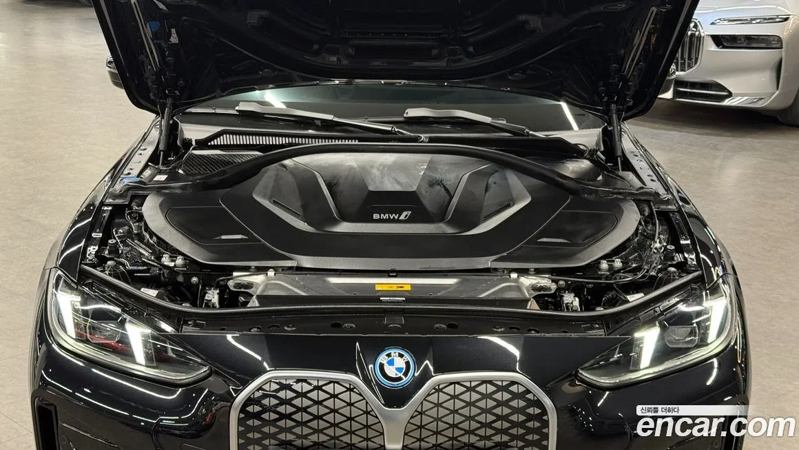 BMW i4 — фото 9