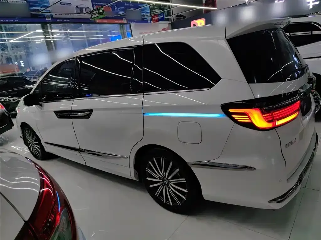 Honda Elysion 2023 из CN, фото 8