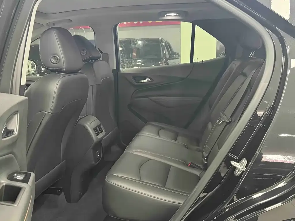 Chevrolet Equinox 2021 из CN, фото 2