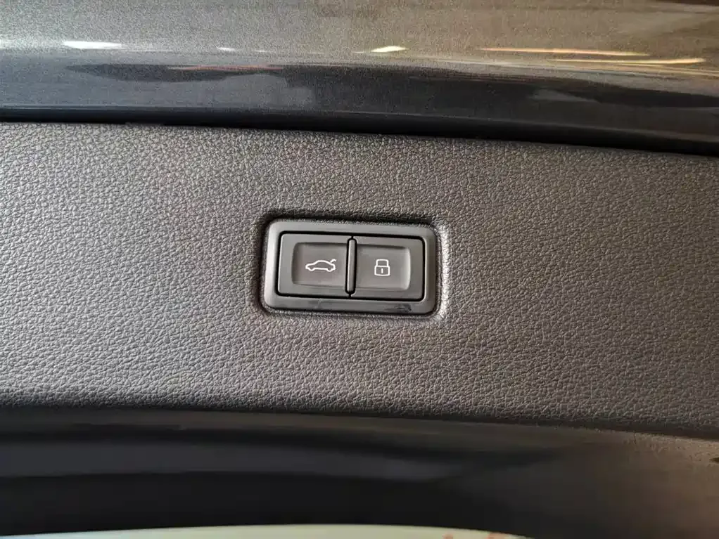 Audi SQ7 2024 из CN, фото 10